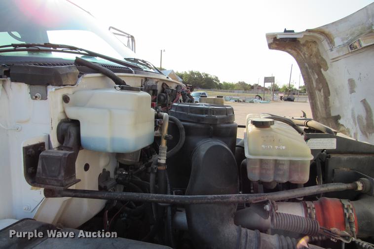 image for item DE0187 2000 Chevrolet C6500 flatbed truck