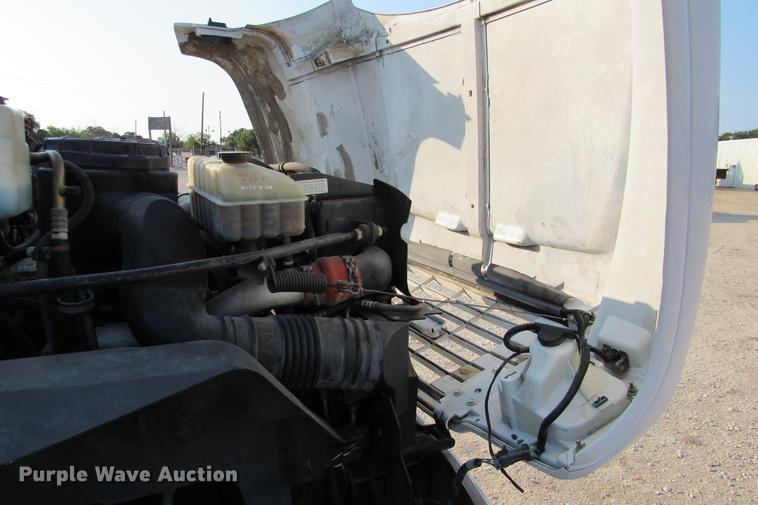 image for item DE0187 2000 Chevrolet C6500 flatbed truck