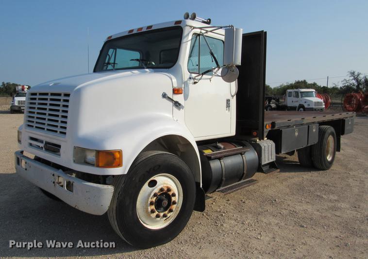 image for item DE0188 1997 International 8100 flatbed truck