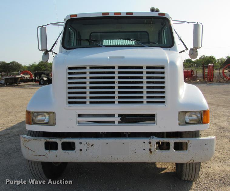 image for item DE0188 1997 International 8100 flatbed truck