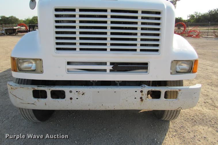 image for item DE0188 1997 International 8100 flatbed truck