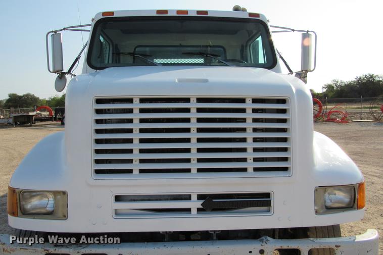 image for item DE0188 1997 International 8100 flatbed truck
