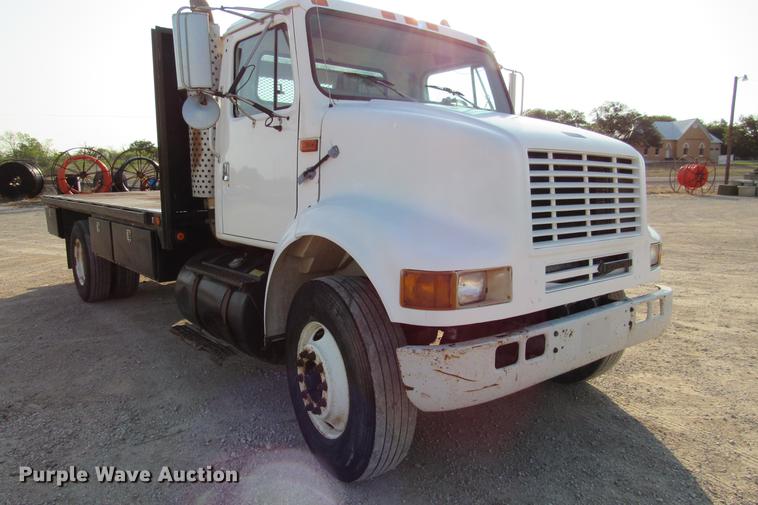 image for item DE0188 1997 International 8100 flatbed truck