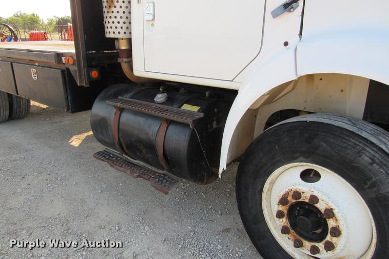 image for item DE0188 1997 International 8100 flatbed truck