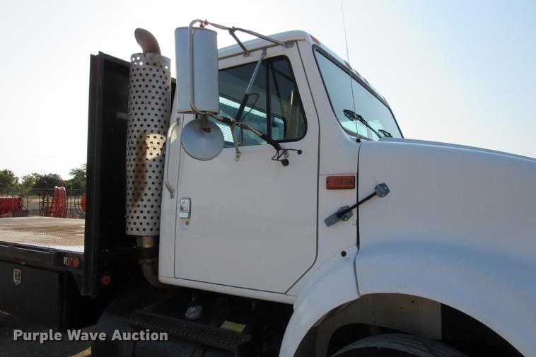 image for item DE0188 1997 International 8100 flatbed truck