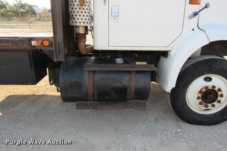 image for item DE0188 1997 International 8100 flatbed truck