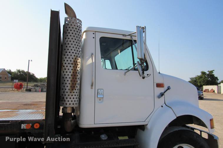 image for item DE0188 1997 International 8100 flatbed truck