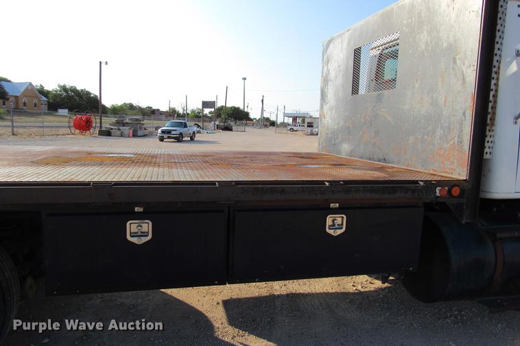 image for item DE0188 1997 International 8100 flatbed truck