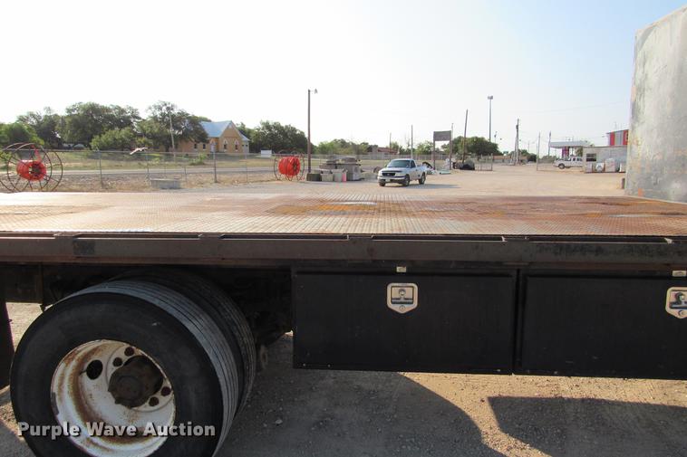image for item DE0188 1997 International 8100 flatbed truck