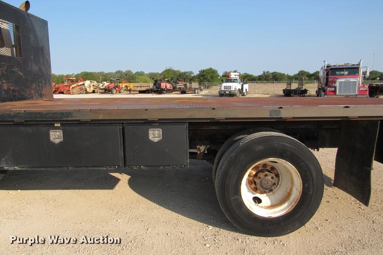 image for item DE0188 1997 International 8100 flatbed truck