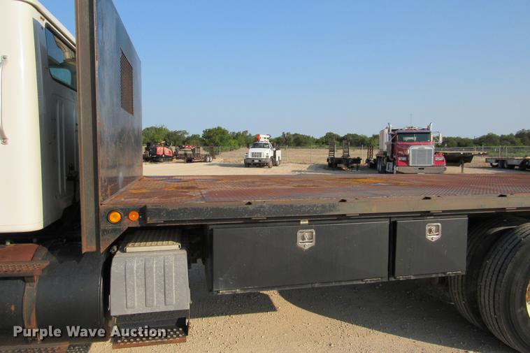 image for item DE0188 1997 International 8100 flatbed truck