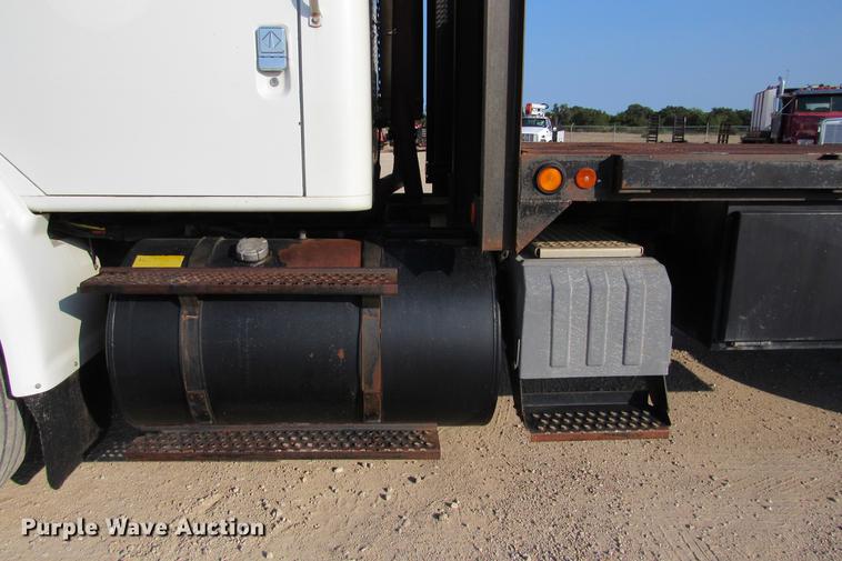 image for item DE0188 1997 International 8100 flatbed truck