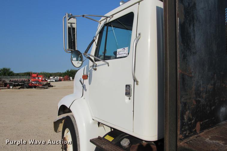 image for item DE0188 1997 International 8100 flatbed truck