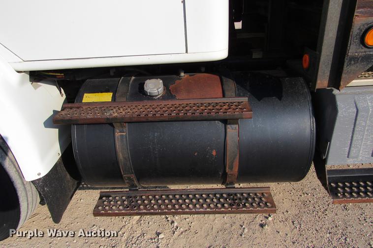 image for item DE0188 1997 International 8100 flatbed truck