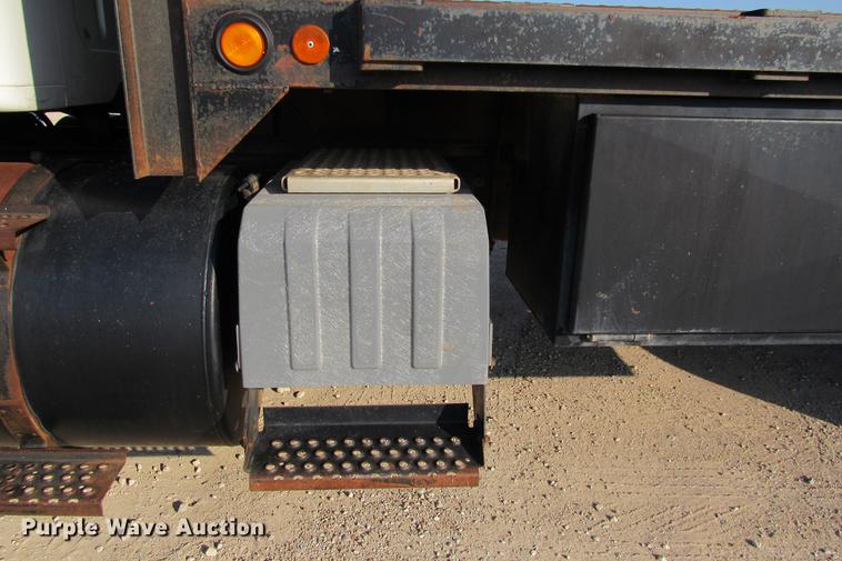 image for item DE0188 1997 International 8100 flatbed truck