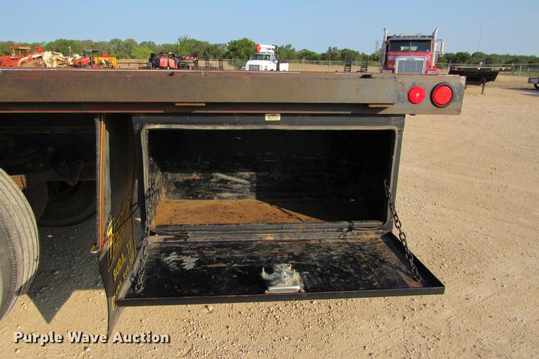 image for item DE0188 1997 International 8100 flatbed truck