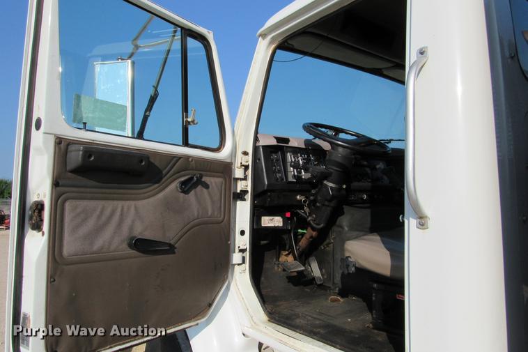 image for item DE0188 1997 International 8100 flatbed truck