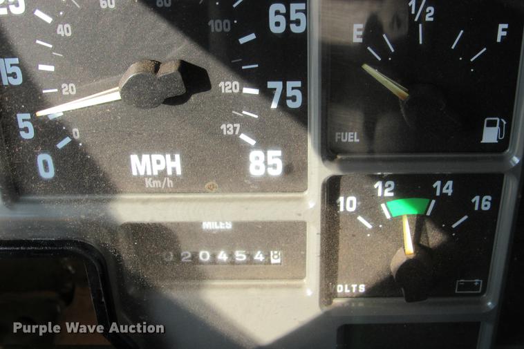 image for item DE0188 1997 International 8100 flatbed truck