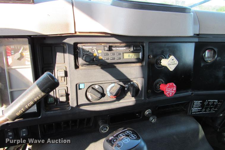 image for item DE0188 1997 International 8100 flatbed truck