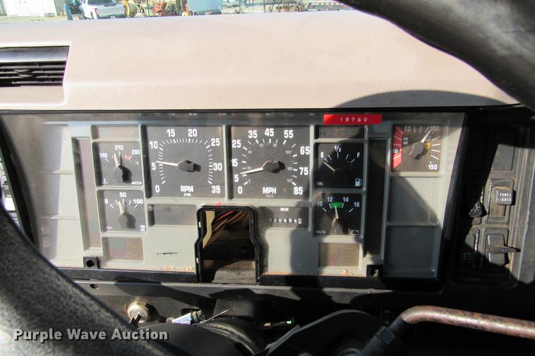 image for item DE0188 1997 International 8100 flatbed truck