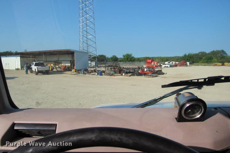 image for item DE0188 1997 International 8100 flatbed truck