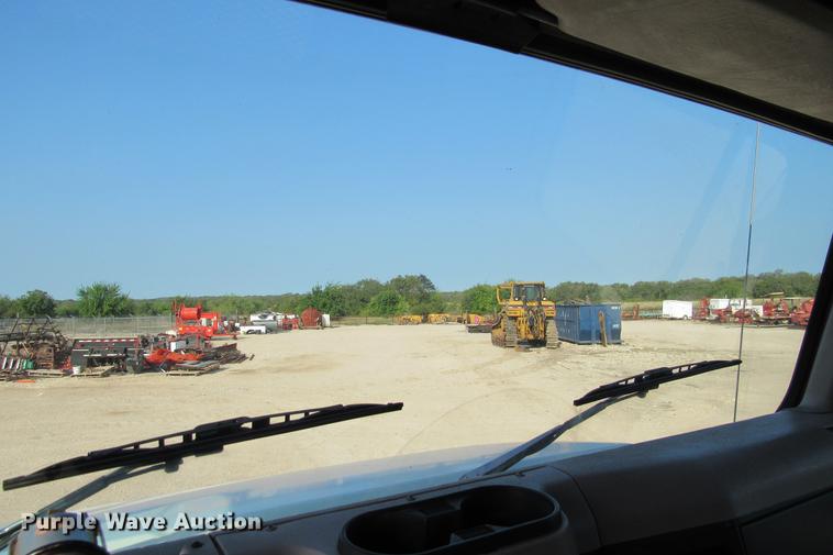 image for item DE0188 1997 International 8100 flatbed truck