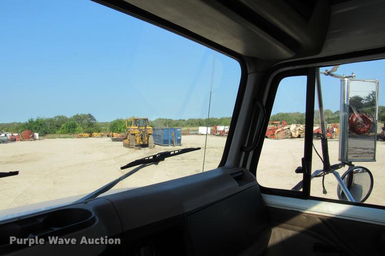 image for item DE0188 1997 International 8100 flatbed truck