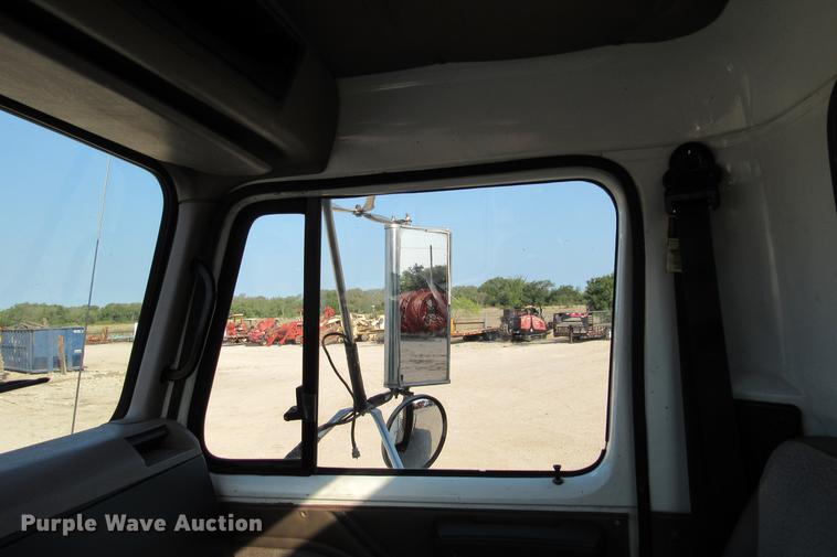 image for item DE0188 1997 International 8100 flatbed truck