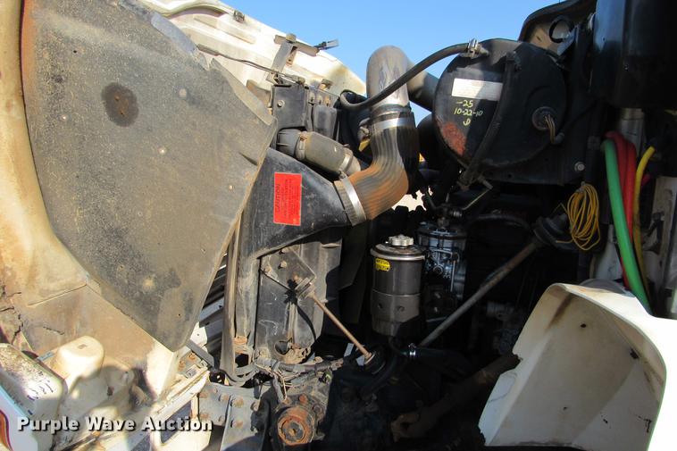 image for item DE0188 1997 International 8100 flatbed truck