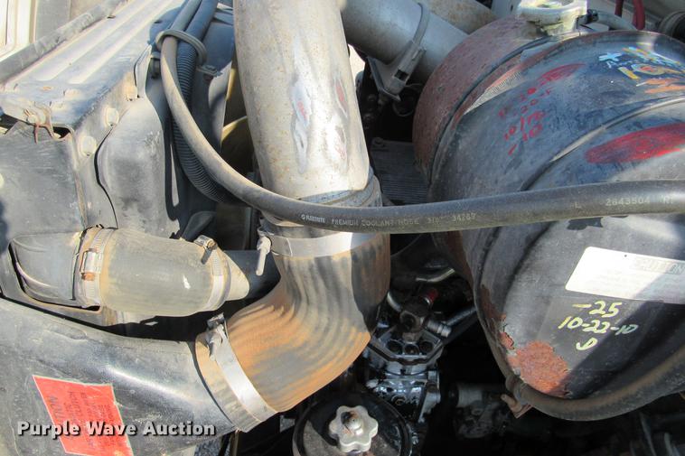 image for item DE0188 1997 International 8100 flatbed truck