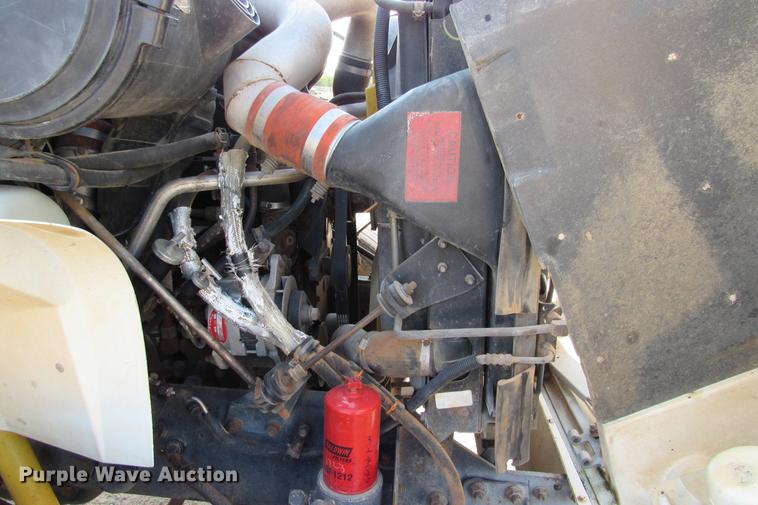 image for item DE0188 1997 International 8100 flatbed truck