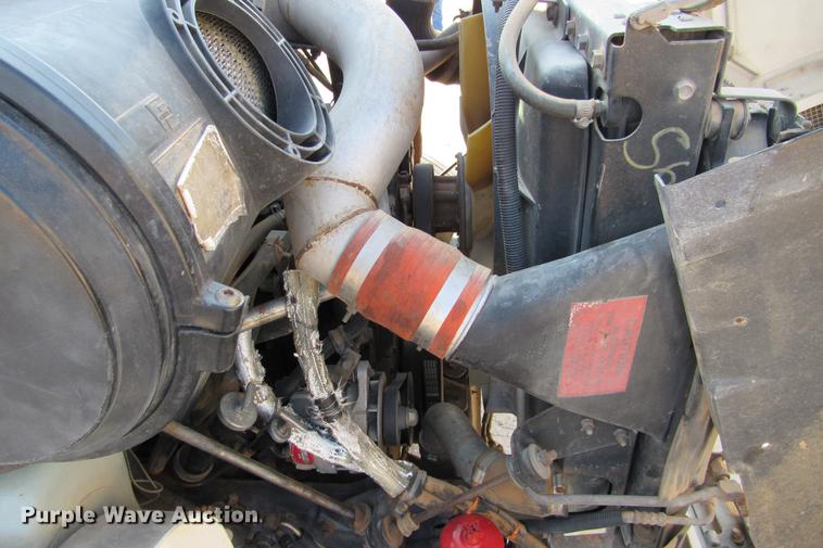 image for item DE0188 1997 International 8100 flatbed truck