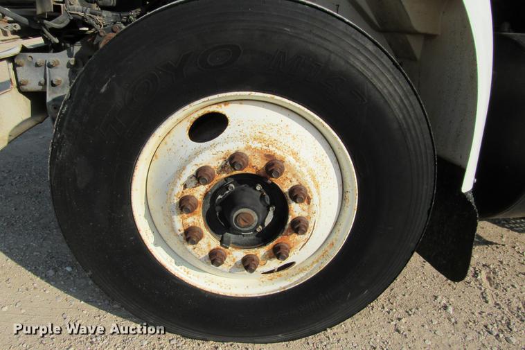 image for item DE0188 1997 International 8100 flatbed truck