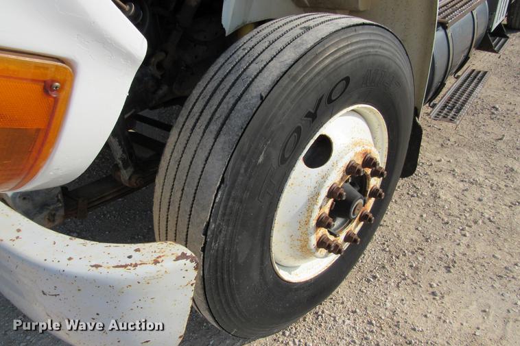 image for item DE0188 1997 International 8100 flatbed truck