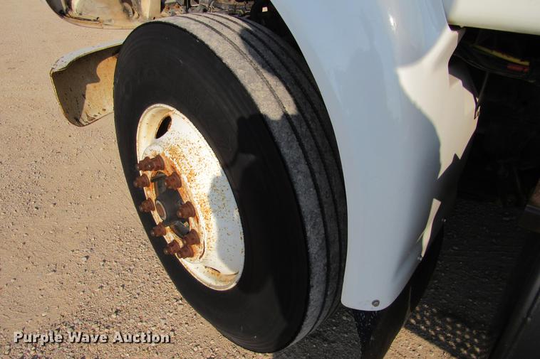 image for item DE0188 1997 International 8100 flatbed truck