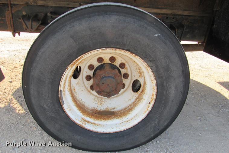 image for item DE0188 1997 International 8100 flatbed truck