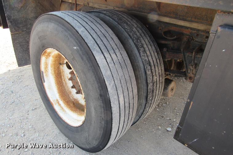 image for item DE0188 1997 International 8100 flatbed truck