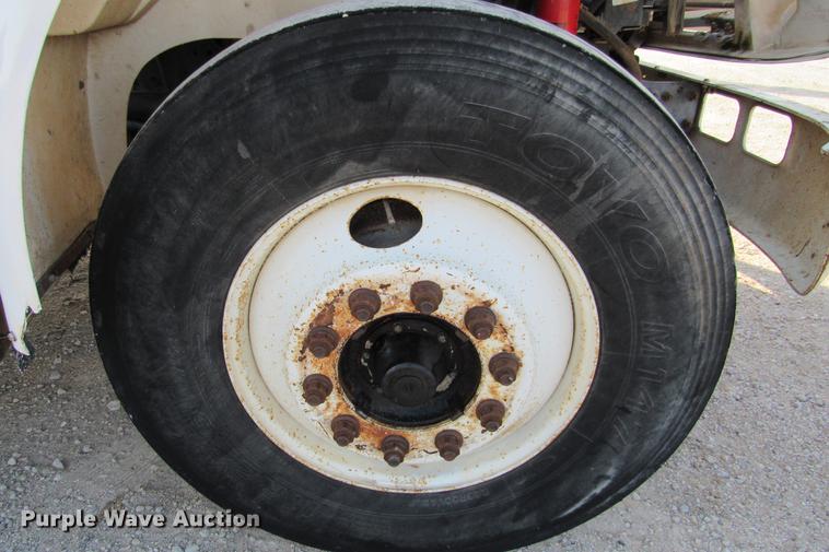 image for item DE0188 1997 International 8100 flatbed truck