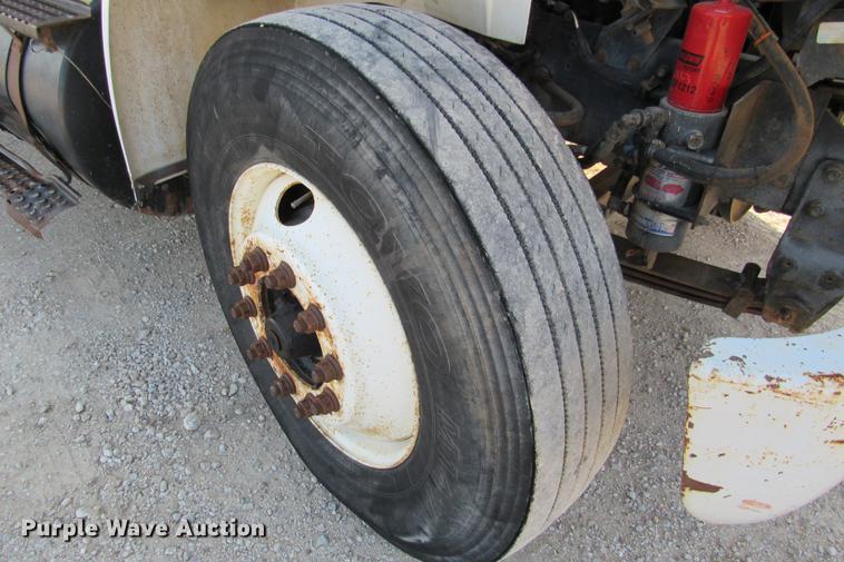 image for item DE0188 1997 International 8100 flatbed truck