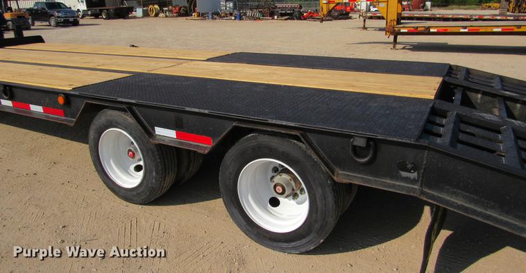 image for item DE0189 2004 Belshe T10 equipment trailer