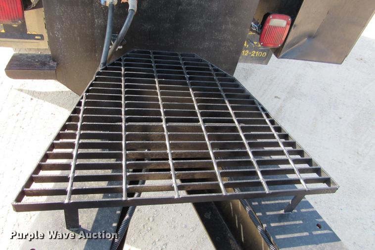 image for item DE0189 2004 Belshe T10 equipment trailer