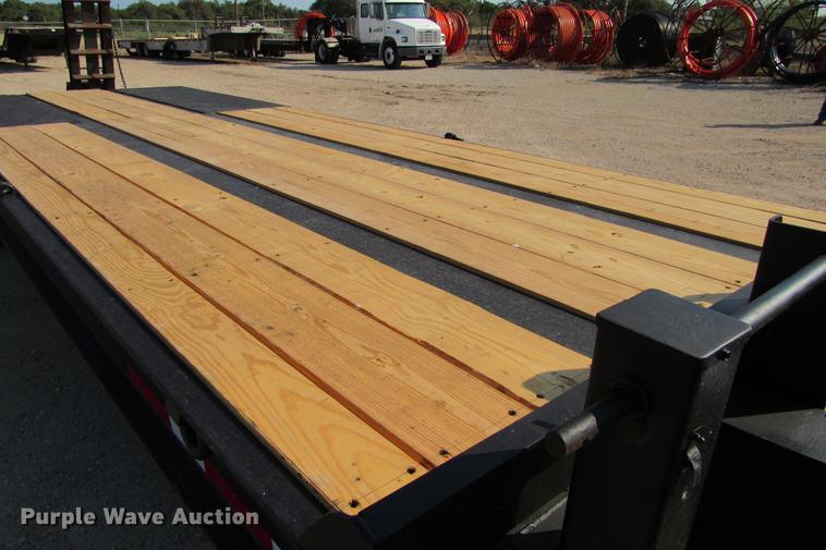 image for item DE0189 2004 Belshe T10 equipment trailer