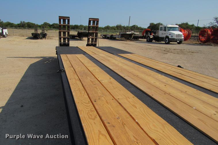 image for item DE0189 2004 Belshe T10 equipment trailer