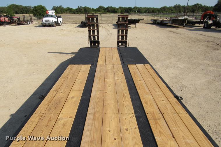 image for item DE0189 2004 Belshe T10 equipment trailer