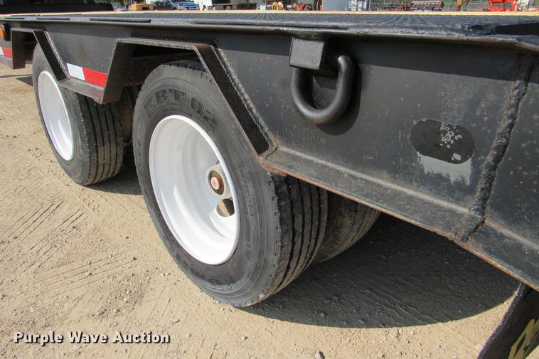 image for item DE0189 2004 Belshe T10 equipment trailer