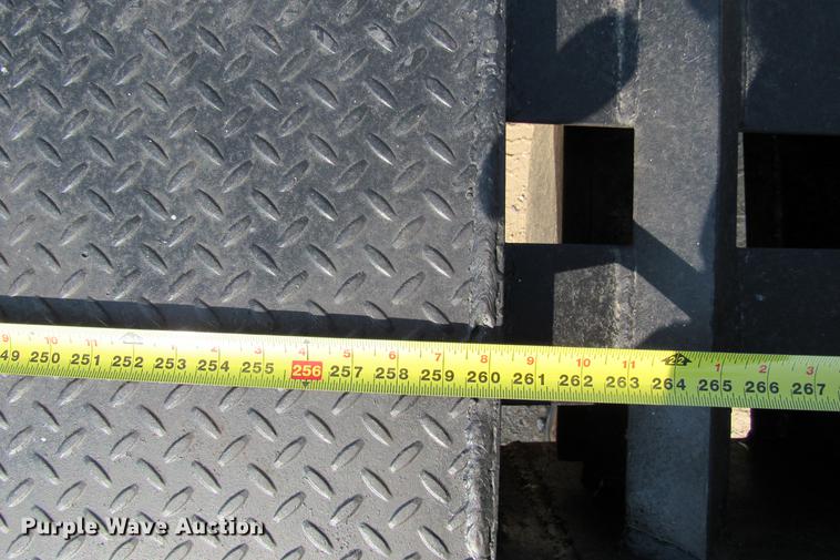 image for item DE0189 2004 Belshe T10 equipment trailer