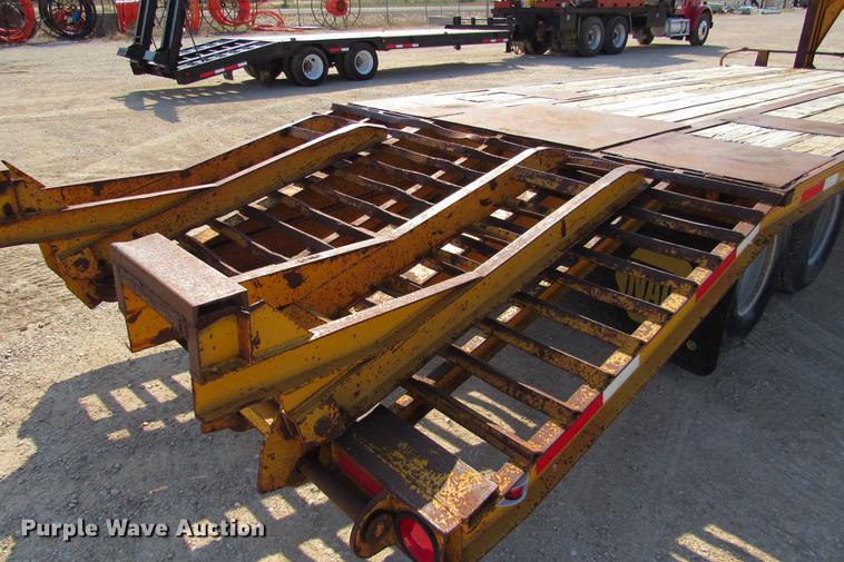 image for item DE0190 1985 Kalyn LPD-20 equipment trailer