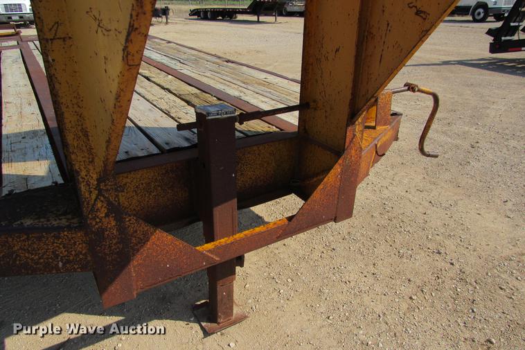 image for item DE0190 1985 Kalyn LPD-20 equipment trailer