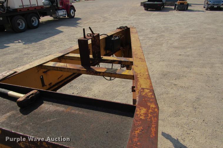 image for item DE0190 1985 Kalyn LPD-20 equipment trailer