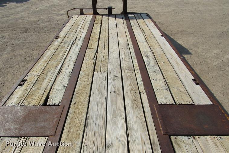 image for item DE0190 1985 Kalyn LPD-20 equipment trailer